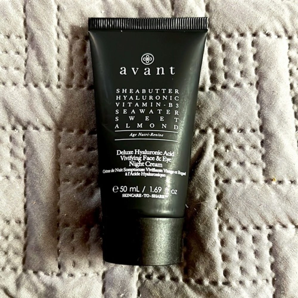 Avant- Skincare Deluxe Hyaluronic Acid Vivifying Face and Eye Night Crea…​